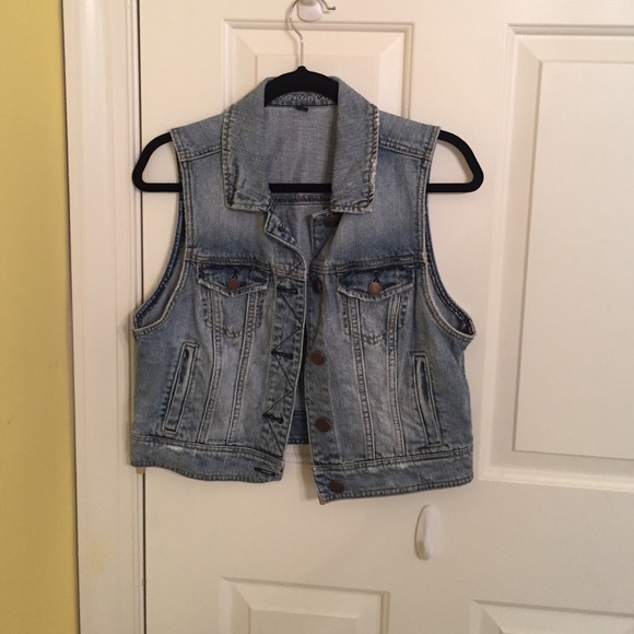 AMERICAN EAGLE sleeveless jean vest