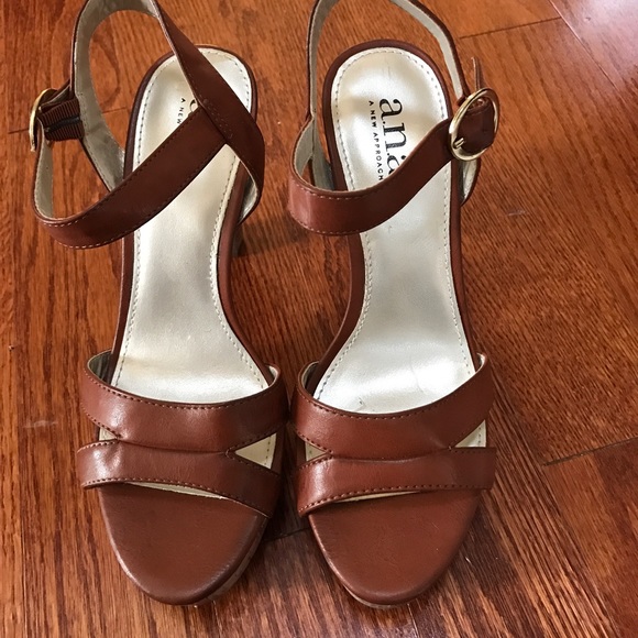 Chunky Heel Sandals ! - Picture 1 of 3