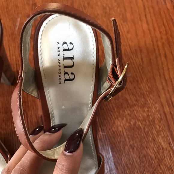 Chunky Heel Sandals ! - Picture 2 of 3