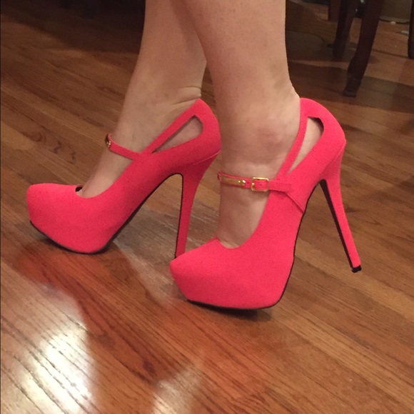 Pink pumps