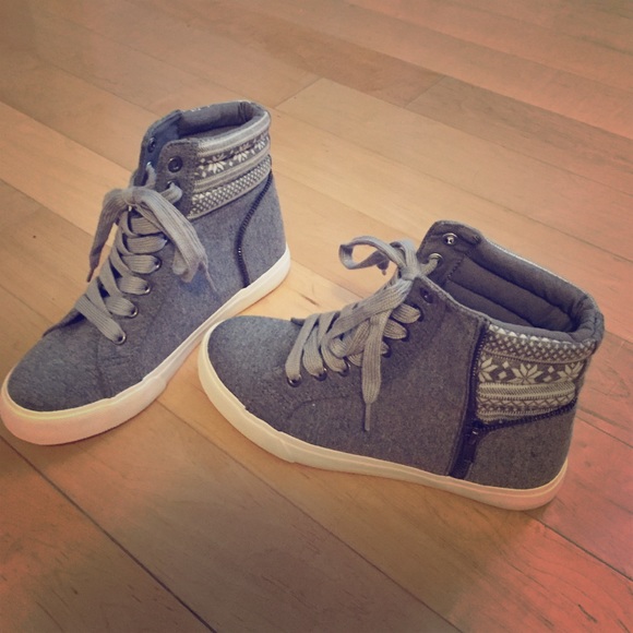 Brand New! JustFab Gray Sejal Sneaker