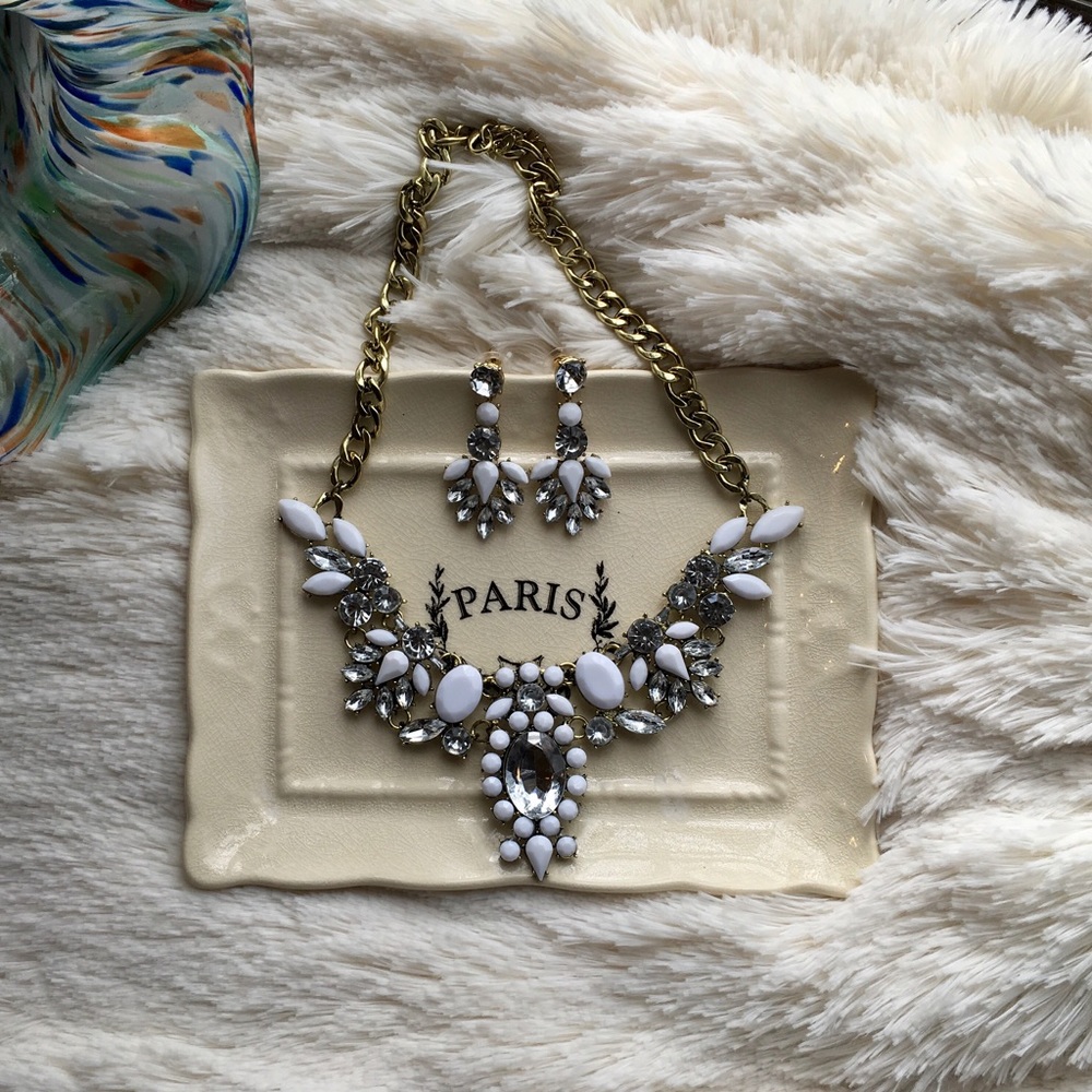 "Victoria" Statement Necklace Set - Picture 3 of 3