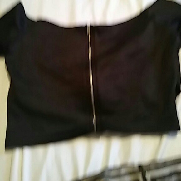 Two piece - Picture 4 of 4