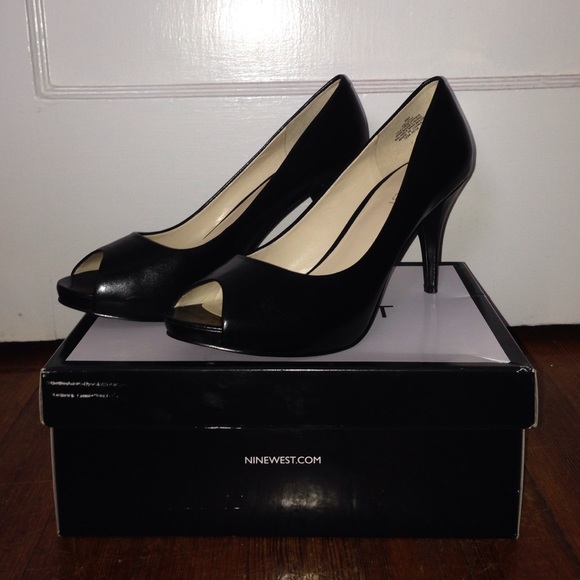 Nine West black leather heels - Picture 1 of 7