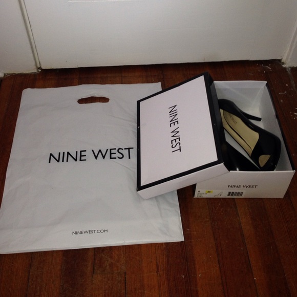 Nine West black leather heels - Picture 3 of 7