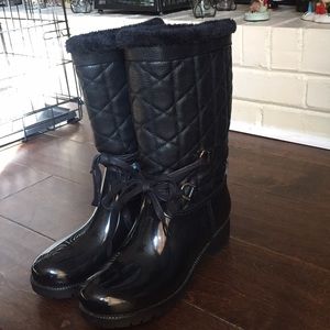 Brand new Bare Trap rain/snow boots