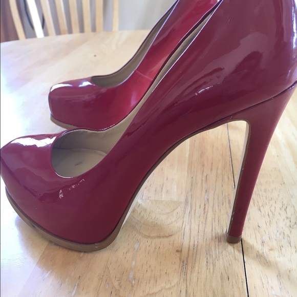 Kelsi Dagger Red Pumps - Picture 4 of 4