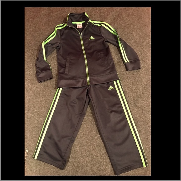💥🔥quick sale🔥💥Boys adidas track suit