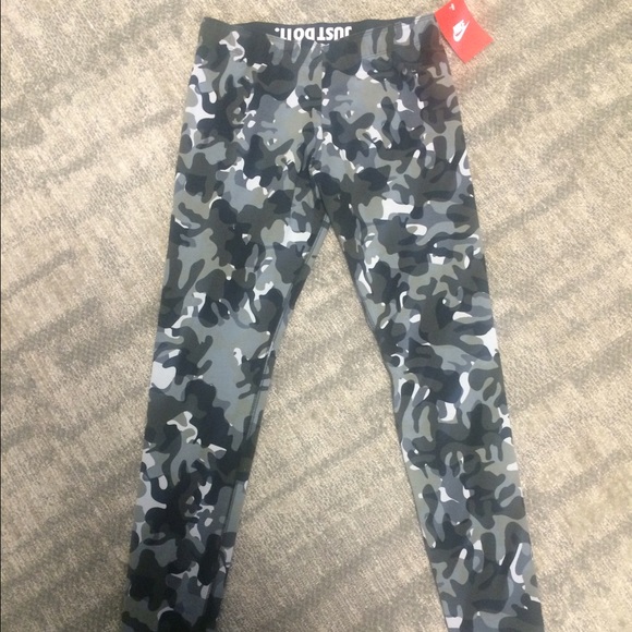 Nike women's workout pants mono camo Medium
