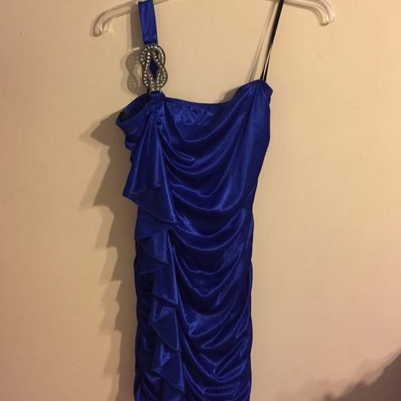 One shoulder royal blue dress.