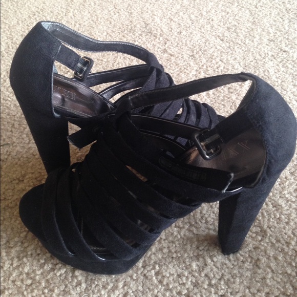 XXI BLack Suede Platform - Picture 1 of 4