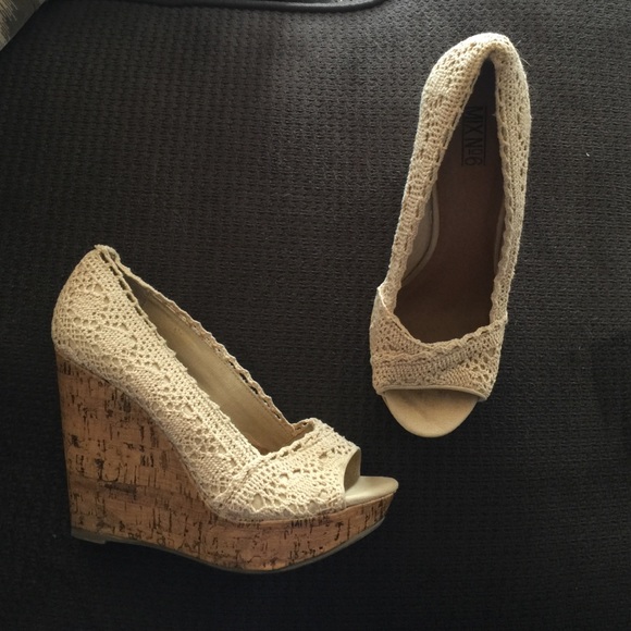 White/ivory wedges - Picture 1 of 4