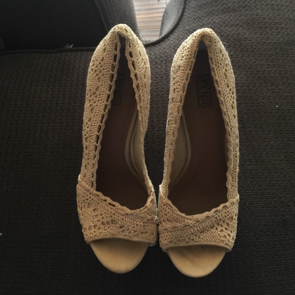 White/ivory wedges - Picture 2 of 4