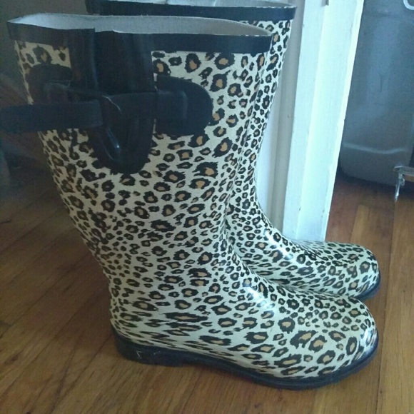 Leopard rain boots