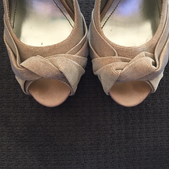 Champagne with silver accent heels - Picture 3 of 4