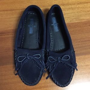 Minnetonka Kilty Moccasin size 6.5 (fits size 7.5)