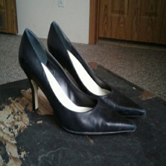 Nine West black heels. Pointy toe