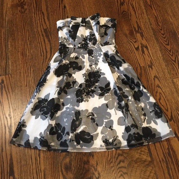 Brand new White House Black Market dress