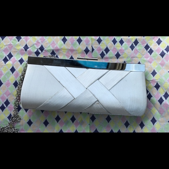 Charlie RSVP white clutch with chain