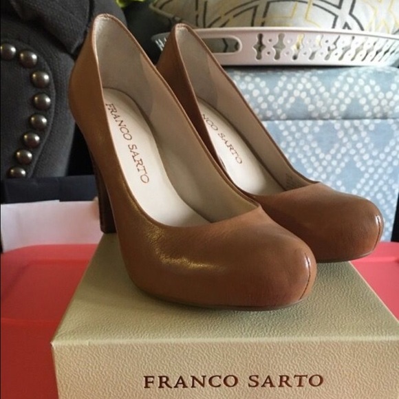 Franco Sarto Leather pumps