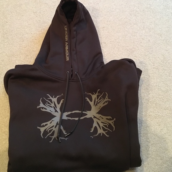 Under Armour sweatshirt