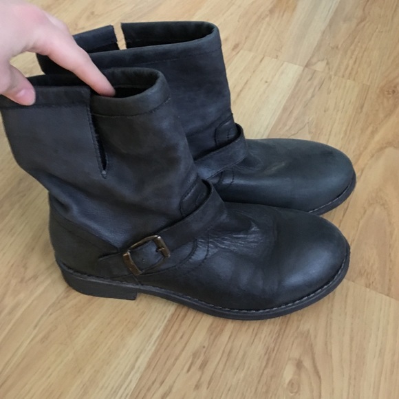 Blue/grey boots