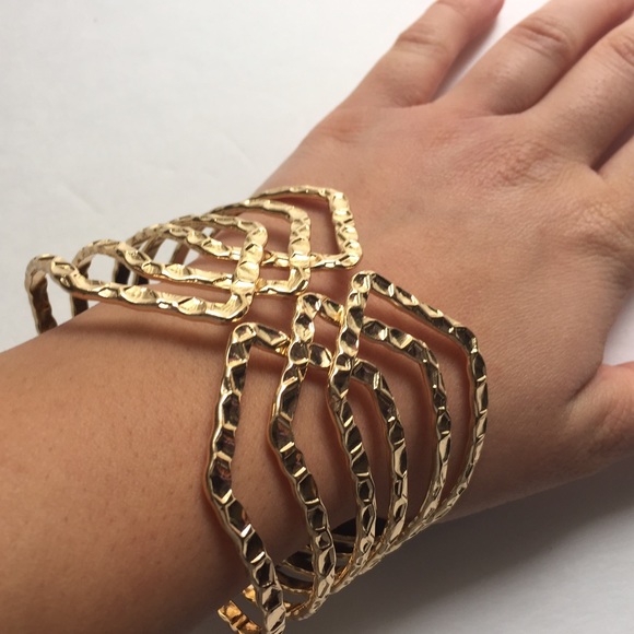 💋NEW: Gold Tone Spider Hand Bracelet Choki - Picture 2 of 4