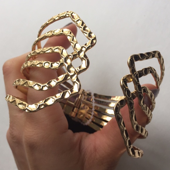 💋NEW: Gold Tone Spider Hand Bracelet Choki - Picture 3 of 4
