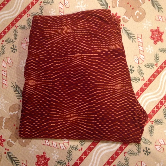 FOR @withabow2 LuLaRoe OS leggings