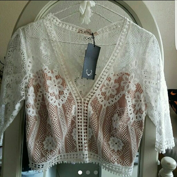 ❌ SOLD ❌For love and lemons lace top