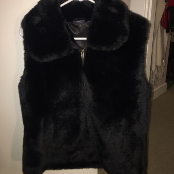 Brooks Brothers One Size Black Faux Fur Vest NWOT - Picture 2 of 4