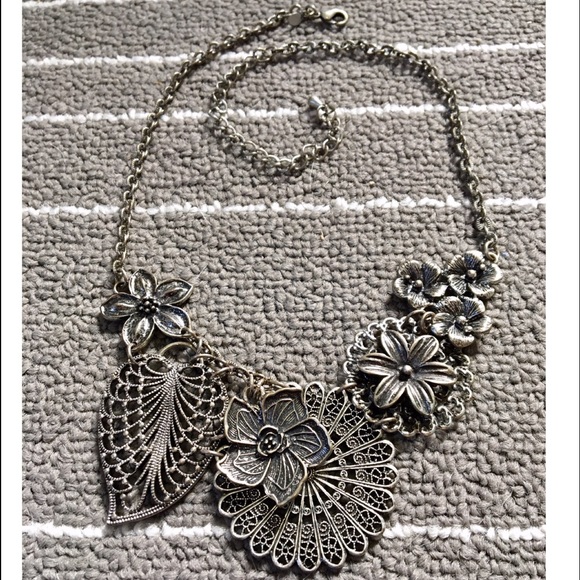 Premier Designs Floral Necklace
