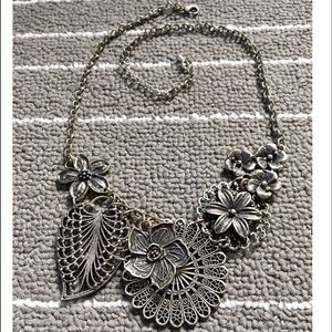 Premier Designs Floral Necklace