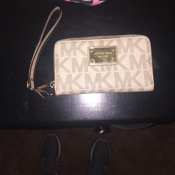 Authentic Micheal kors wristlet