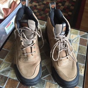 NWOT Women's size 8.5 Ariat Boots