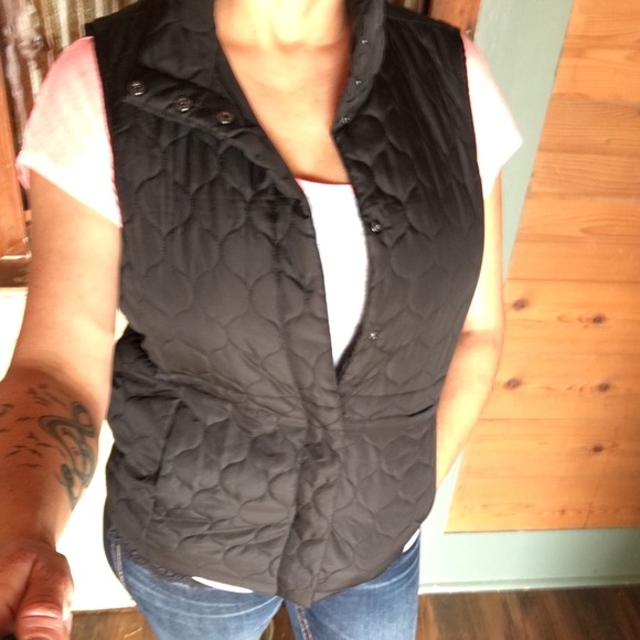 NWOT IZOD Large Black Puffed Vest