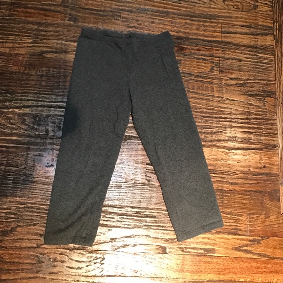 Cropped gray leggings