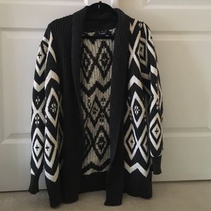 Cozy, thick patterned cardigan