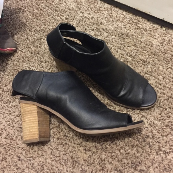 Mossimo sling back pep toe booties