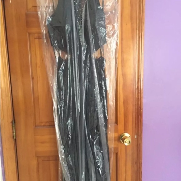 Prom dress - Picture 2 of 4