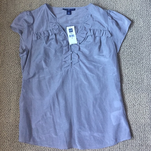 NWT gray metallic top, Gap size M