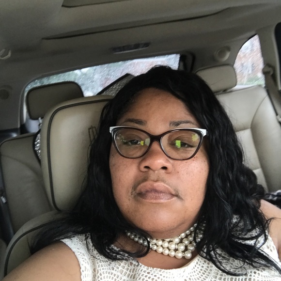 Meet your Posher, Pamela - Picture 2 of 2