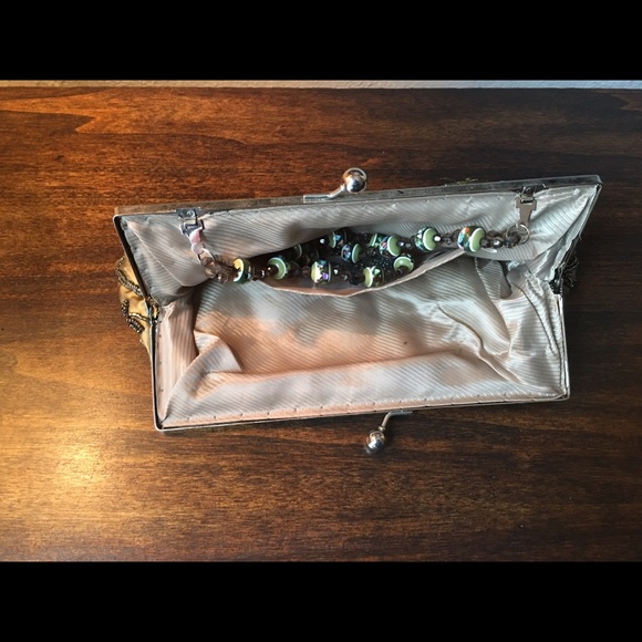 Beaded clutch. - Picture 3 of 4