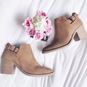 Mesh Detailed Buckled Booties