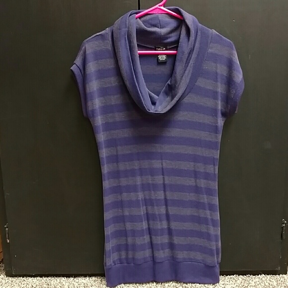 Short sleeve sweater