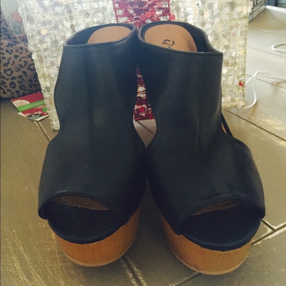 Cupid Size 7 Wedges - Picture 2 of 3