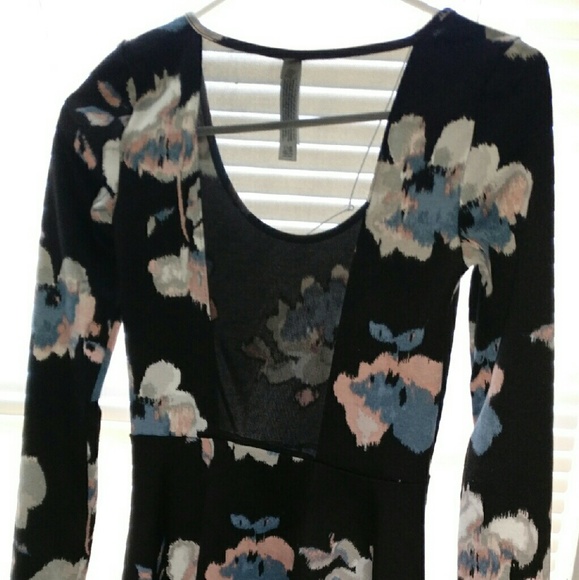 Dresses - Picture 2 of 4