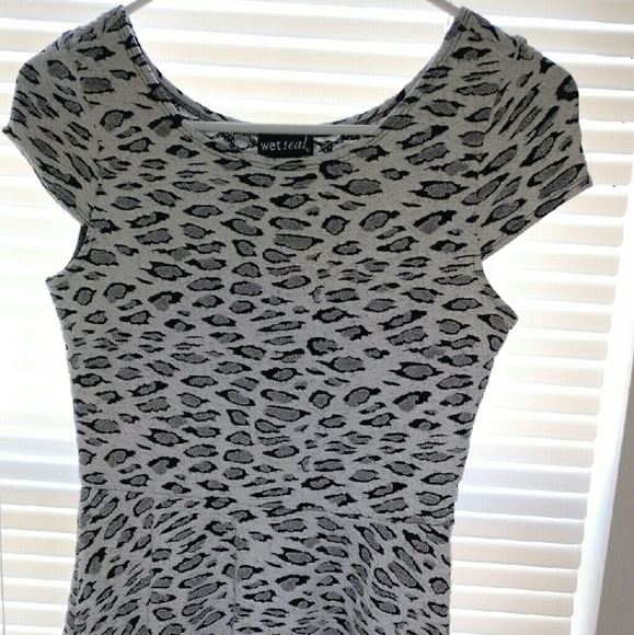 Dresses - Picture 4 of 4