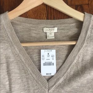 Thin crew women's v-neck sweater NWT xs