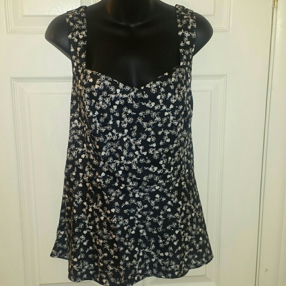 Torrid Tops - NWT Beautiful plus size Floral print peplum blouse
